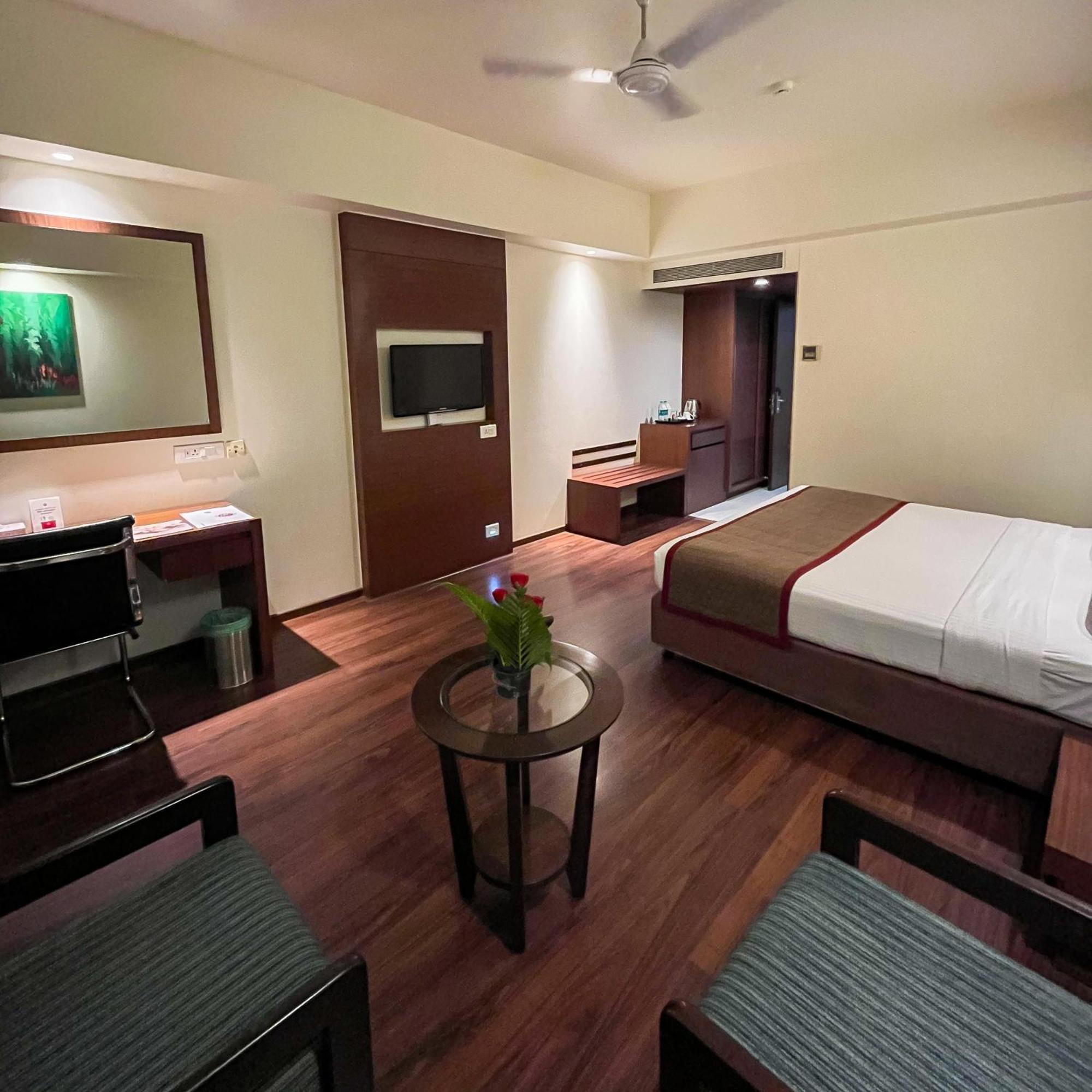 Hotel Ramee Panchshil Kolhapur Exterior foto