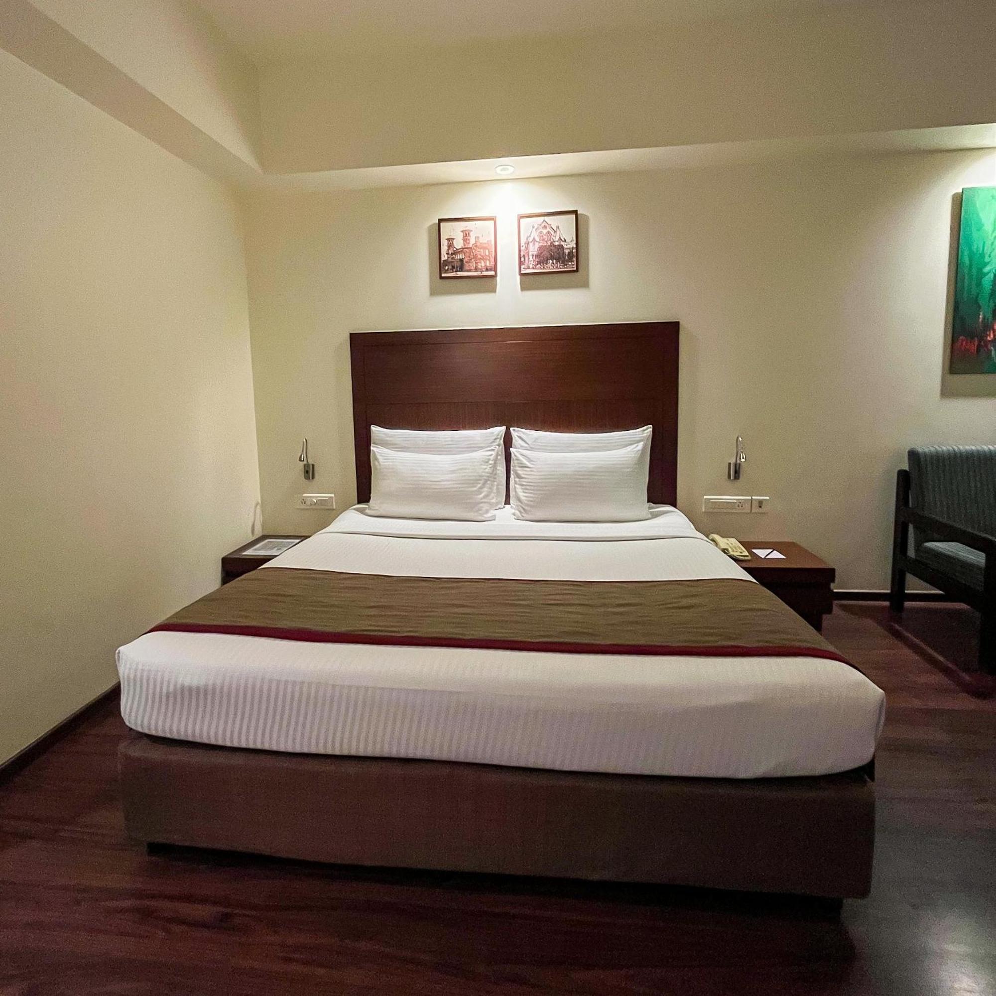 Hotel Ramee Panchshil Kolhapur Exterior foto