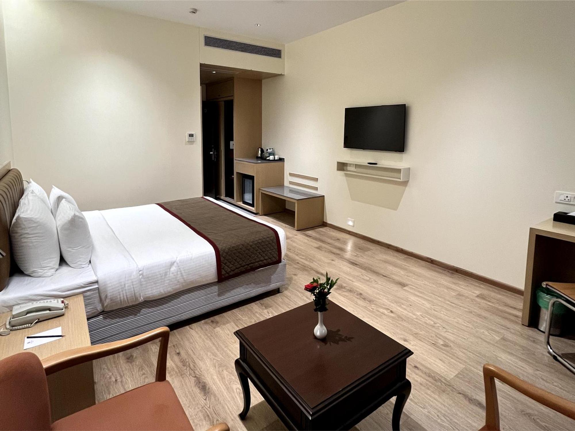 Hotel Ramee Panchshil Kolhapur Exterior foto