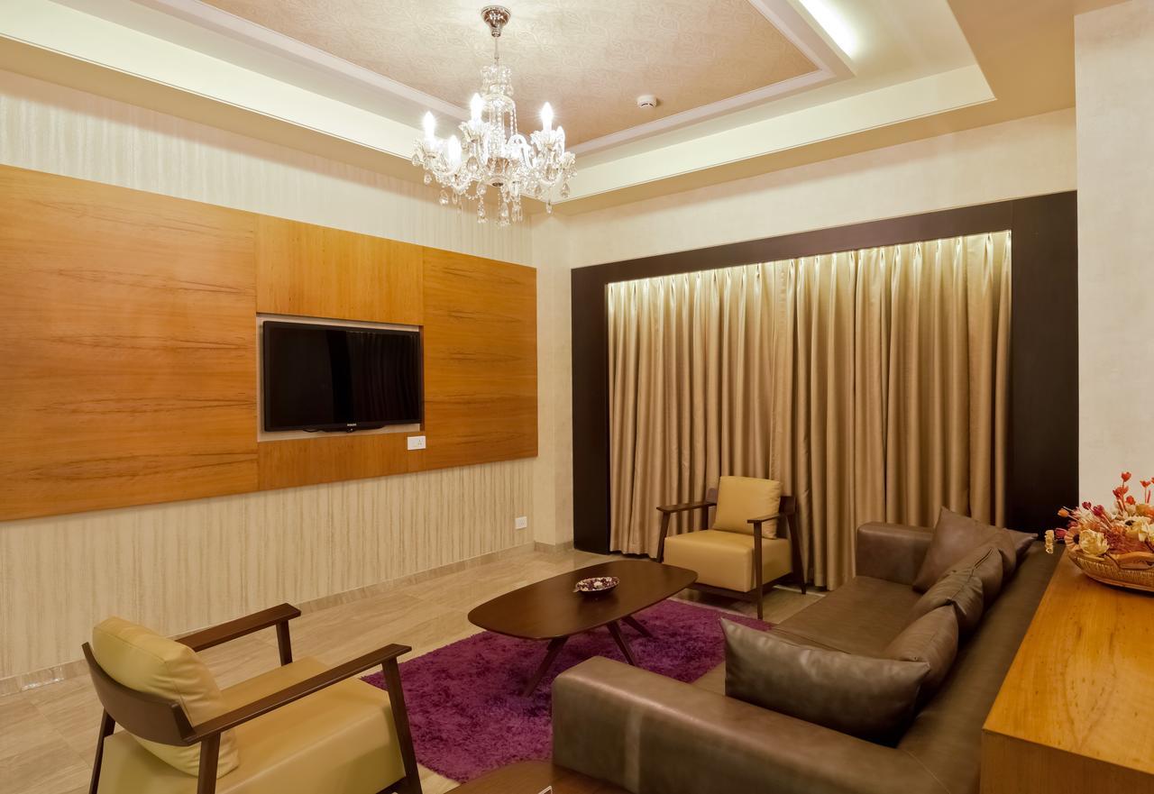 Hotel Ramee Panchshil Kolhapur Exterior foto
